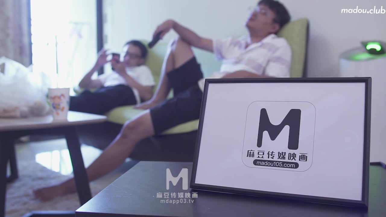 我的淫兽家庭 无力反抗的乱伦性爱