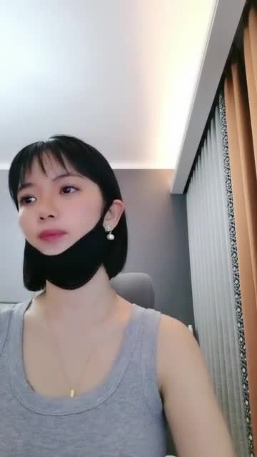 极品尤物气质美女！超棒身材！细腰一对豪乳，强烈要求收费房，掏出奶子揉捏，自摸骚穴极度诱惑   国产网约高端外围