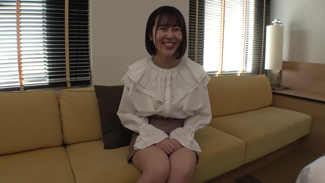 SIRO-4727 【第一枪】【天真个性】【有奶头死的感性少女】看似天真却对性爱贪得无厌的JD登场。一边后退一边猛烈戳乳头，同时也被责备，一边抽筋一边射