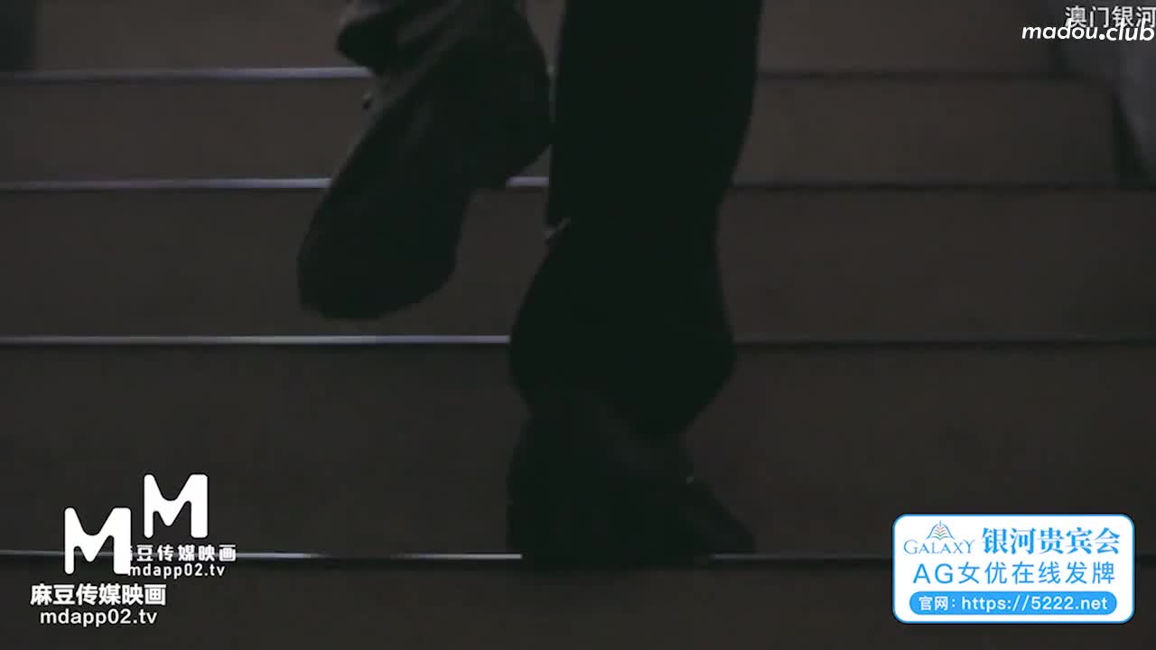 幸运裸体家政妇 激情抽插抚慰心灵