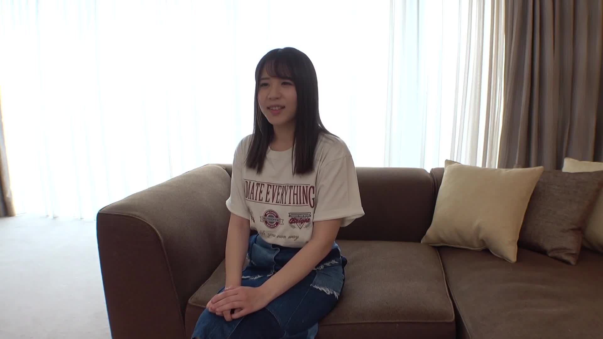 SIRO-4645 【第一枪】【拥有治愈光环MAX的小脸美人】【超然敏感体质】眼角下垂、笑容温柔的保育员出现了。与看似纯洁的外表相反，无论你在哪里责备反应灵敏的身体在淹没在快乐中的同时暴露出愚蠢..应用业馀