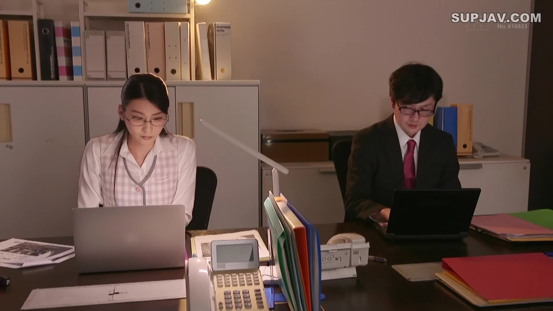 STARS-591 【立马堕落NTR】3日生平第一次和Yarichin猴老板约会的本庶铃被仓促打倒，瞬间睡著了的故事 - 本庄铃