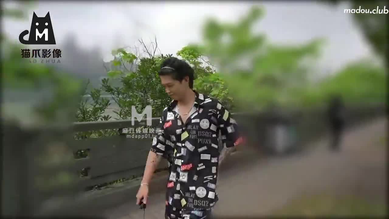 新素人搭讪  金钱利诱 拍摄av