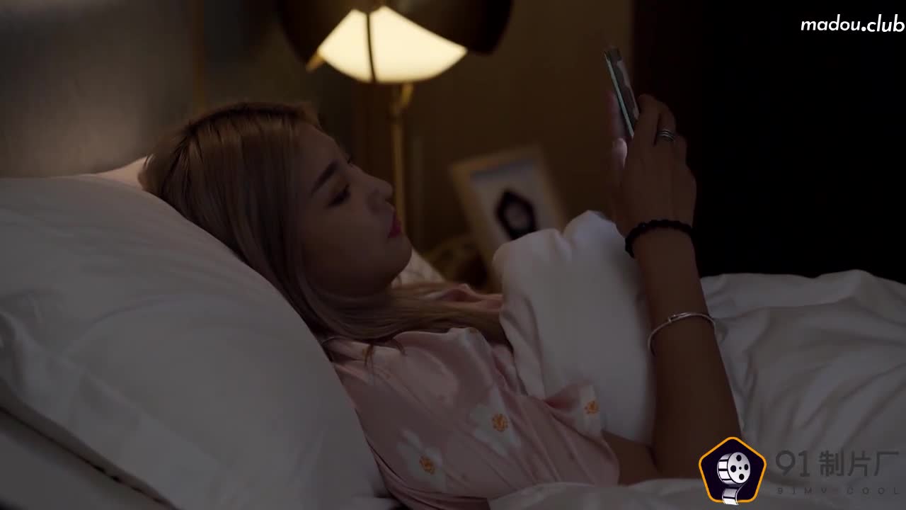 迷信的女人 小偷谎称驱魔大师迷惑少女