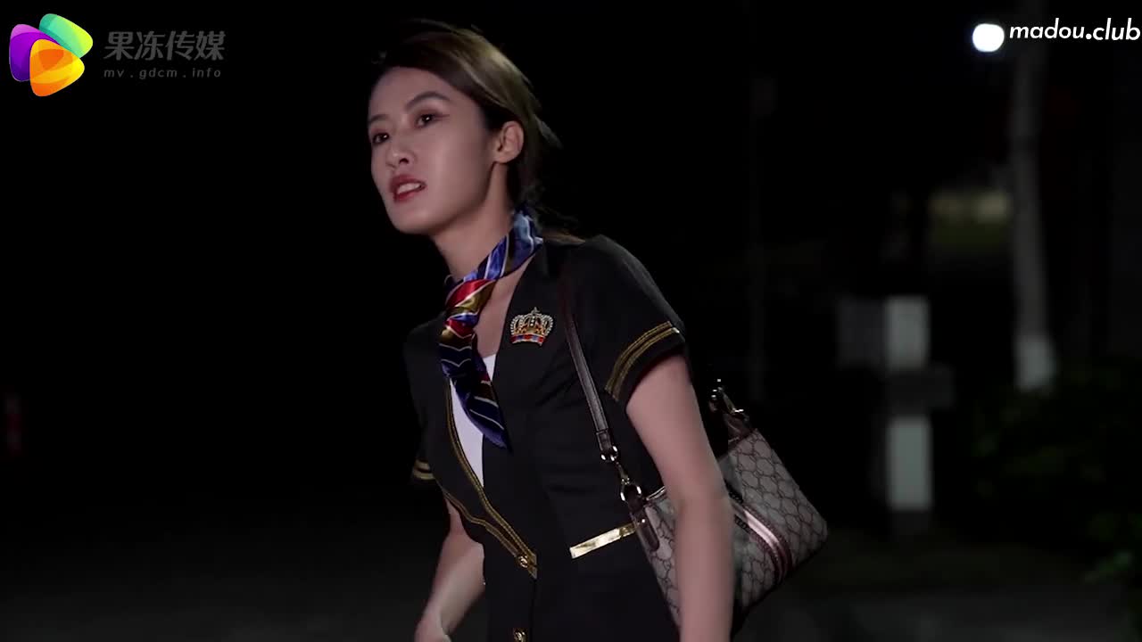 空姐喘息  性感高挑的寂寞空姐 在我的胯下喘息