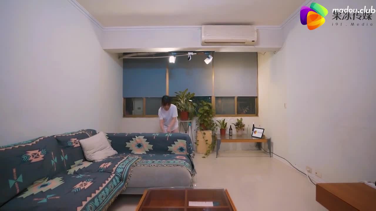 女友为保护欠债男友沦为玩物