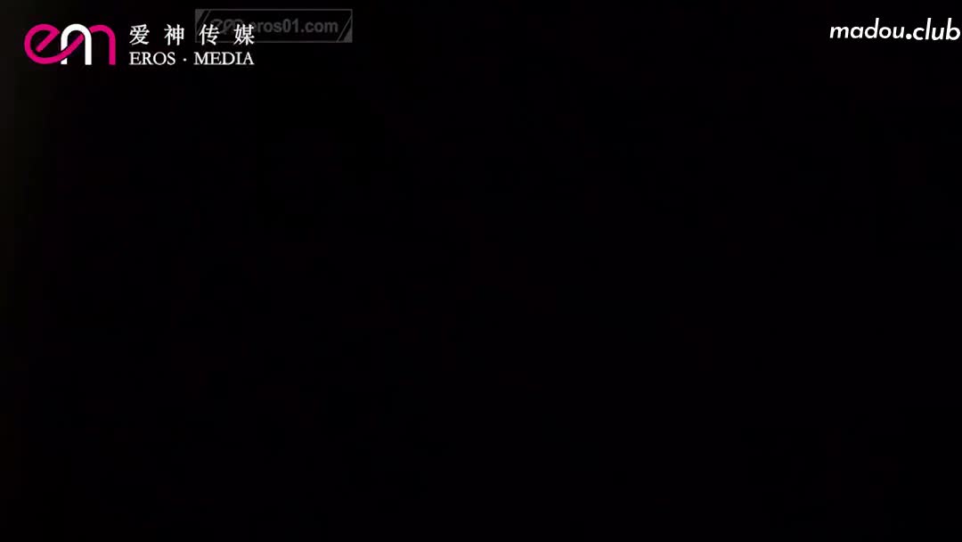 EMX051 厕所偷拍女高校生