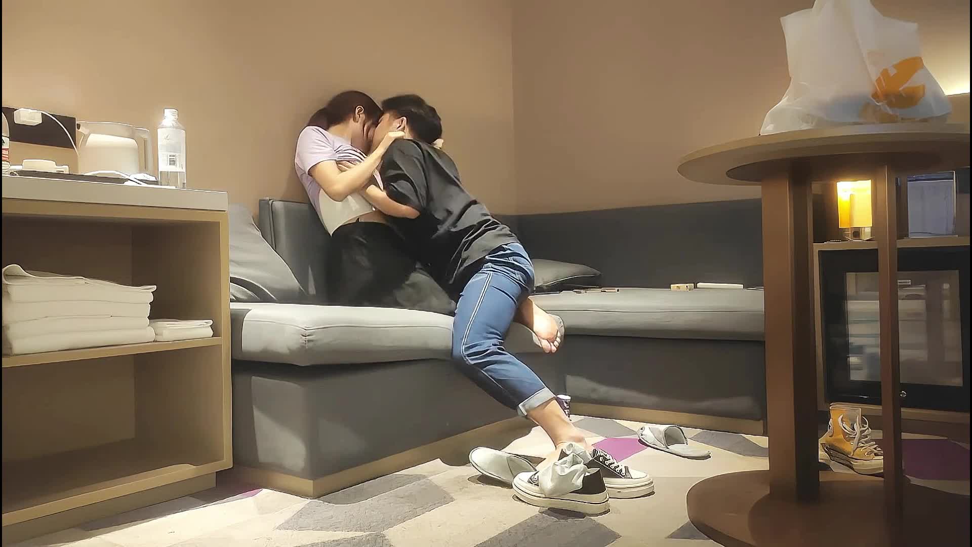 yy8ycom 最后一晚，良家珠宝妹，共进晚餐，酒店颠鸾倒凤，对白精彩呻吟销魂必看佳作