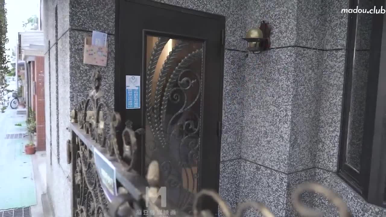 窃贼误闯阴道内  e奶贵妇强上傻小贼