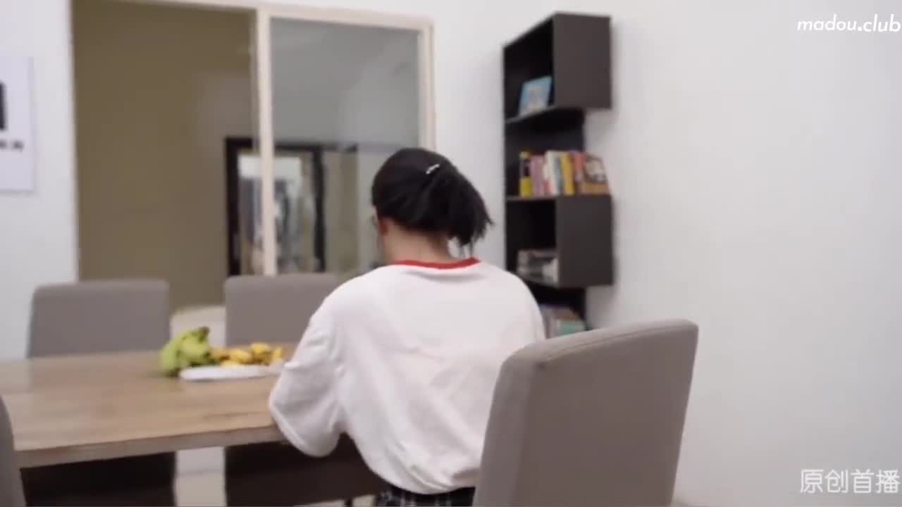 兄妹蕉谈 芭蕉香蕉分不清 哥哥手把手教学 近亲荒唐性爱