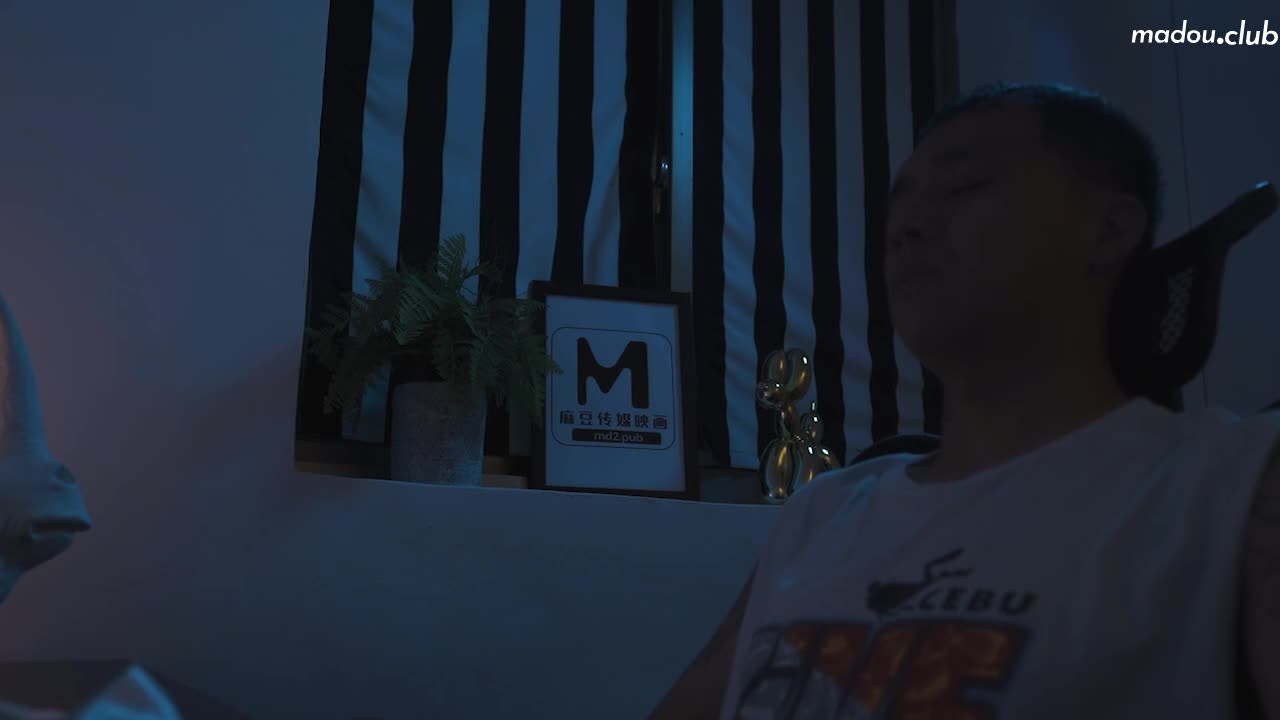 性念 宅男意淫强上幻想女神
