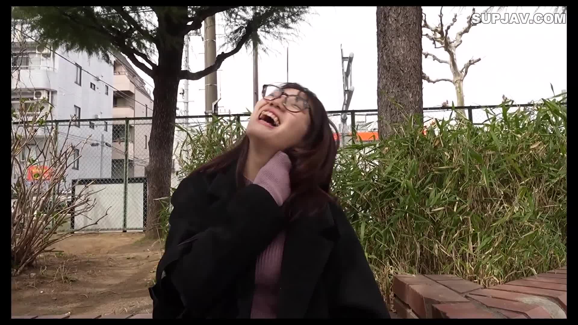 FC2-PPV-4418834 我来已经半年了。美丽的胸，美丽的身材，还有美丽的屁腿。我紧张得快要崩溃了