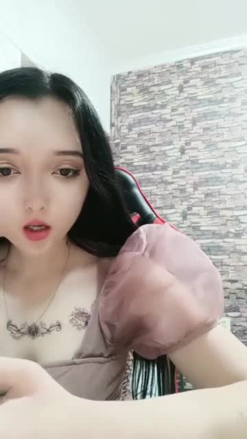 新疆漂亮妹子！黄播界迪丽热巴！应观众要求小秀一波，慢慢脱光光揉捏奶子，手指拍打小穴掰开特写国产网约高端外围